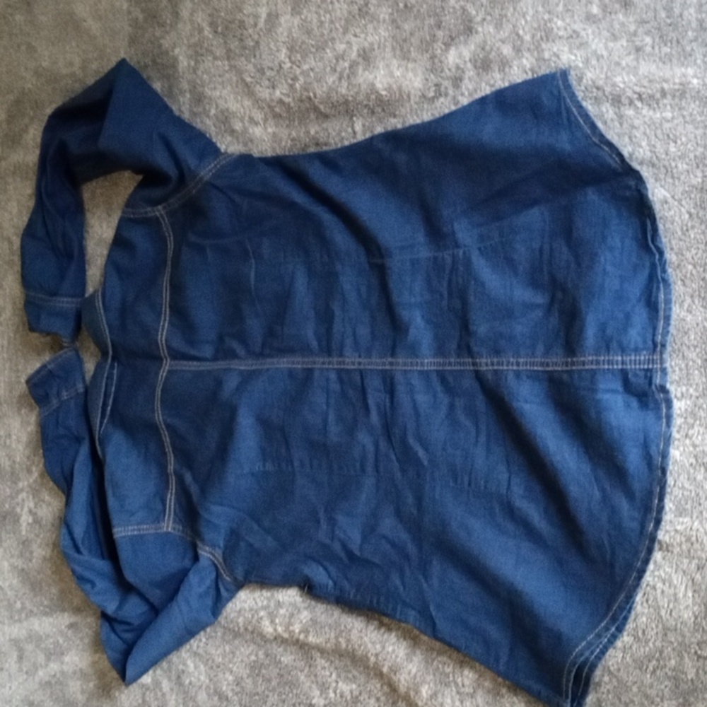 The Hanger Western style denim shirt pearlized snaps missing top snap - Picture 9 of 9